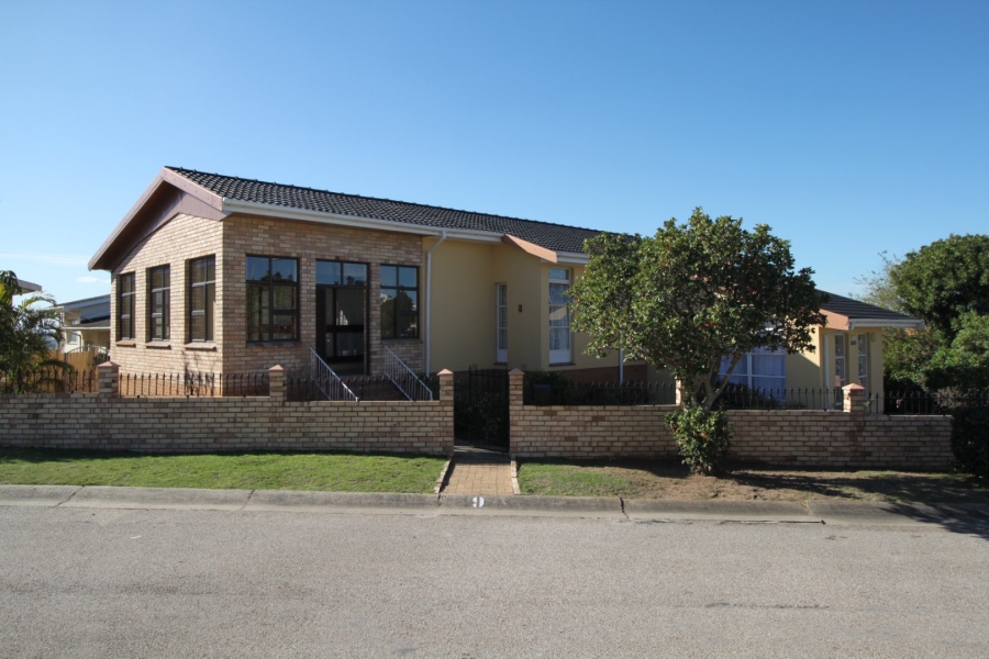 3 Bedroom Property for Sale in Parkside Eastern Cape
